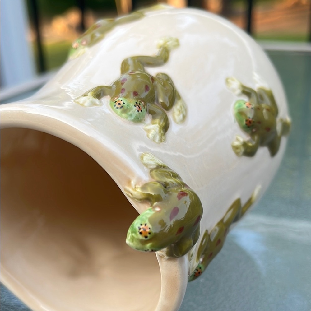 Frog Themed Ceramic Mug - Picture 10 of 11